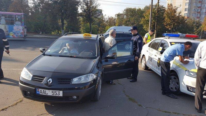 SANCŢIUNI USTURĂTOARE! ŞOFERI DE TAXI FALŞI din Capitală, amendaţi pentru transport ilegal pasageri