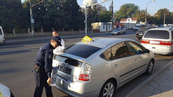 SANCŢIUNI USTURĂTOARE! ŞOFERI DE TAXI FALŞI din Capitală, amendaţi pentru transport ilegal pasageri