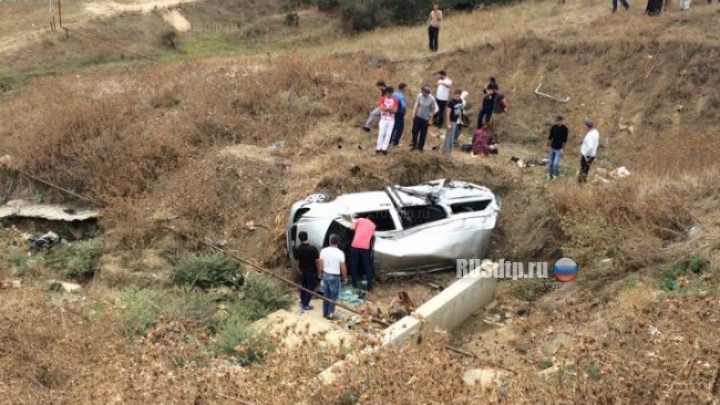 ACCIDENT ÎNFIORĂTOR! Un camion a spulberat o coloană de maşini de la nuntă. SUNT MORŢI ŞI RĂNIŢI (VIDEO)