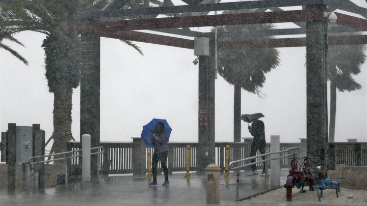 Stare de urgenţă în Florida! Se apropie o furtună tropicală cu efecte DEVASTATOARE