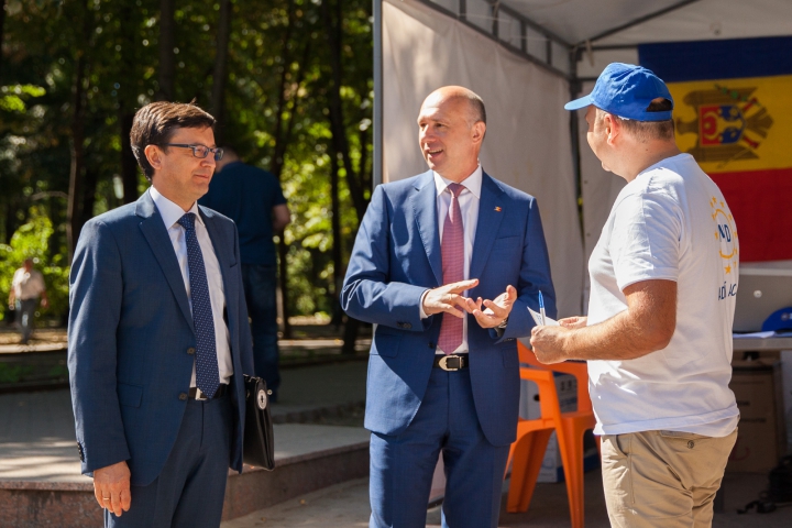 Premierul Pavel Filip s-a alăturat campaniei privind aderarea Moldovei la Uniunea Europeană (FOTO)