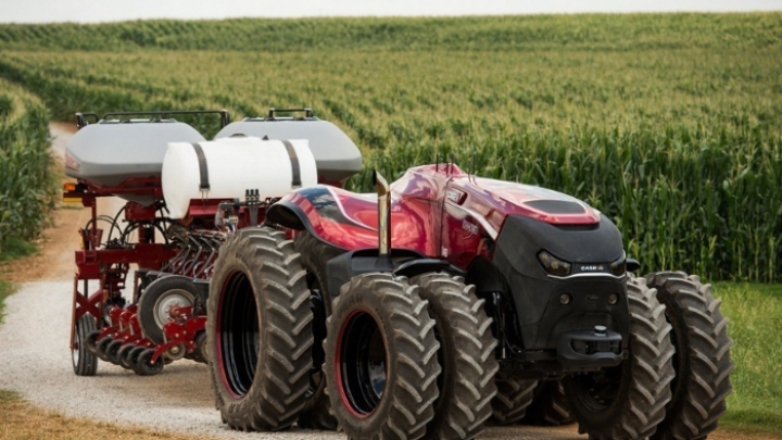 Tractoriştii au de ce să se teamă: Acest tractor robot i-ar putea lăsa şomeri (VIDEO)