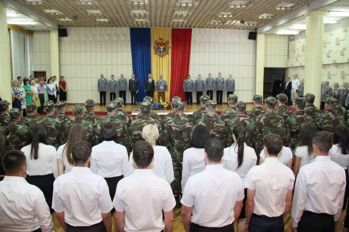 Cursanţii Institutului Naţional de Informaţii şi Securitate au depus jurământul (FOTO)