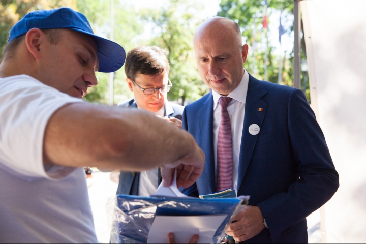 Premierul Pavel Filip s-a alăturat campaniei privind aderarea Moldovei la Uniunea Europeană (FOTO)