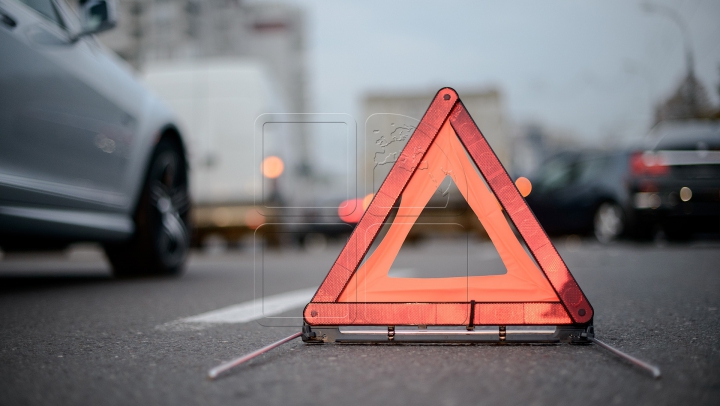 ACCIDENT DE LUX în Capitală! Două maşini, grav avariate (FOTO)