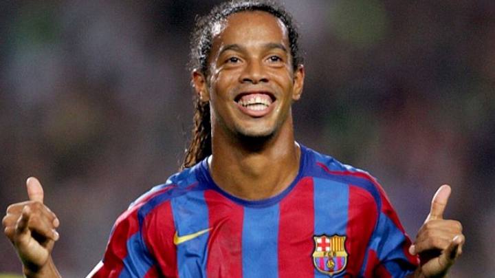 Ronaldinho REVINE pe gazon. Unde va juca fostul star al Barcelonei  