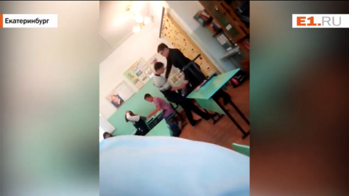 NO COMMENT! Un profesor a fost la un pas SĂ SUGRUME un elev care nu i-a dat agenda (VIDEO)