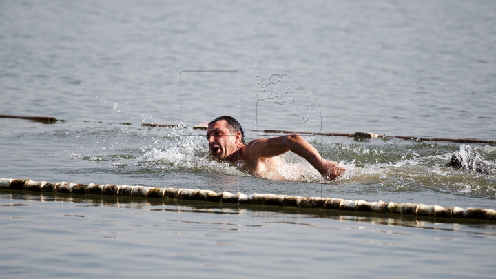 GREA ÎNCERCARE pentru salvatorii care participă la un campionat pe malul lacului Ghidighici (FOTOREPORT)