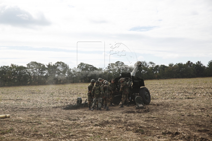 Peste 300 de soldaţi participă la exerciţii militare, desfăşurate pe poligonul de la Bulboaca (FOTOREPORT)