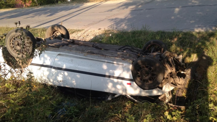 GRAV ACCIDENT la Ialoveni! O maşină, făcută ZOB (FOTO)