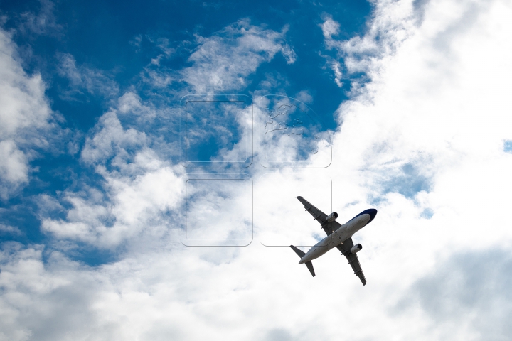 Spectacol aviatic de amploare la Aeroportul Chişinău. Principalele momente ale evenimentului (FOTOREPORT)