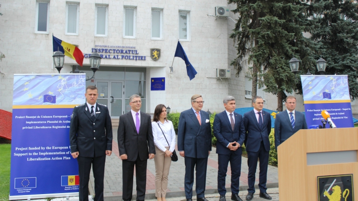 Roboţi ghidaţi cu ajutorul telecomenzilor şi maşini noi. Utilajele achiziţionate pentru poliţişti (FOTO)