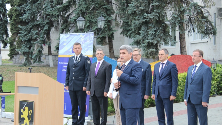 Roboţi ghidaţi cu ajutorul telecomenzilor şi maşini noi. Utilajele achiziţionate pentru poliţişti (FOTO)