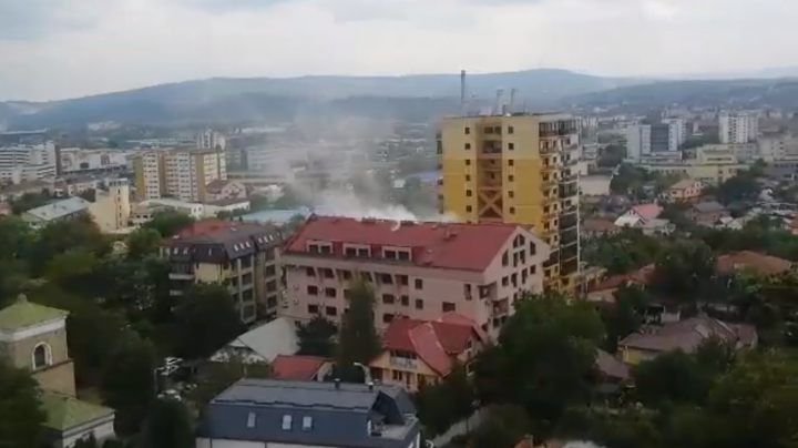 Un INCENDIU a izbucnit într-un cămin studențesc. Toți studenții, evacuați de urgenţă (VIDEO)