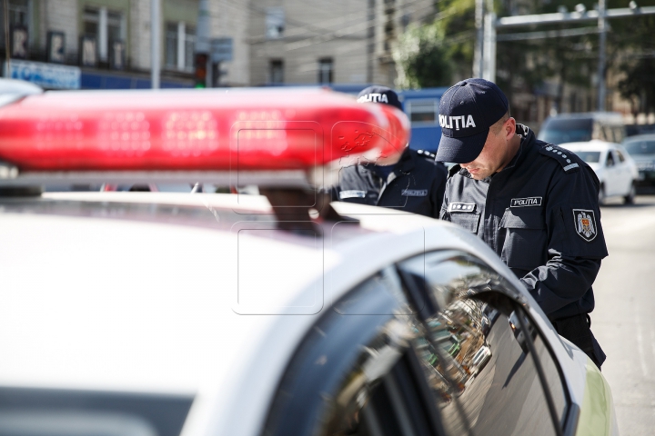 COPII ÎN UNIFORME DE POLIŢIŞTI! Ce le spuneau şoferilor pe care îi opreau în Capitală (FOTOREPORT)