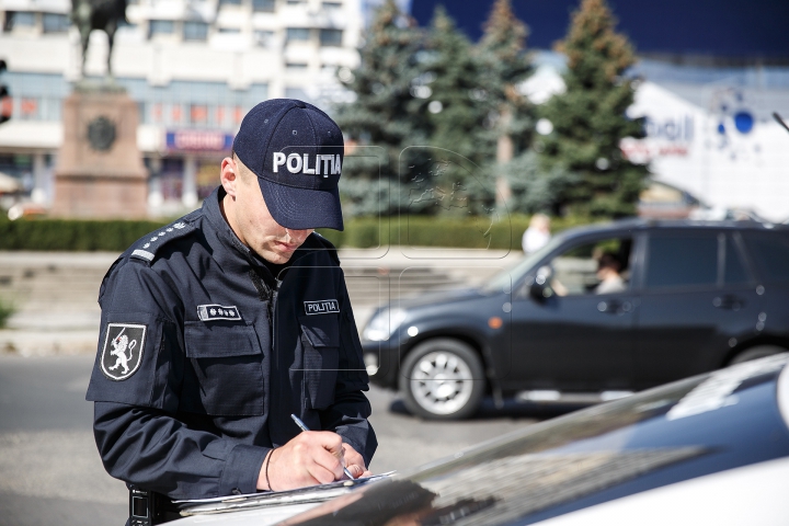COPII ÎN UNIFORME DE POLIŢIŞTI! Ce le spuneau şoferilor pe care îi opreau în Capitală (FOTOREPORT)