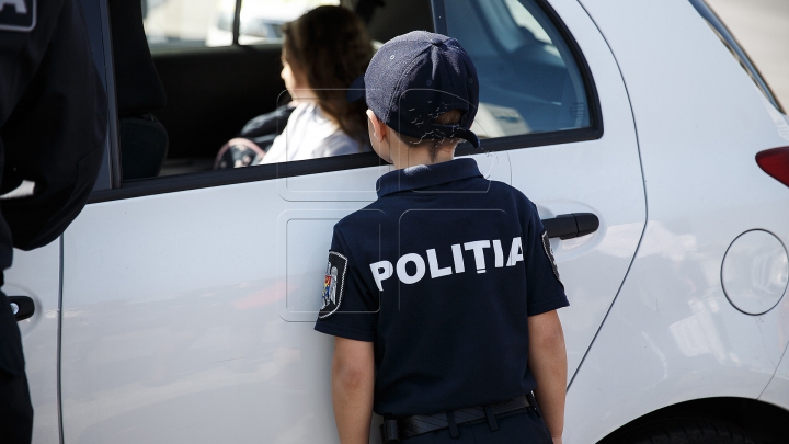 COPII ÎN UNIFORME DE POLIŢIŞTI! Ce le spuneau şoferilor pe care îi opreau în Capitală (FOTOREPORT)