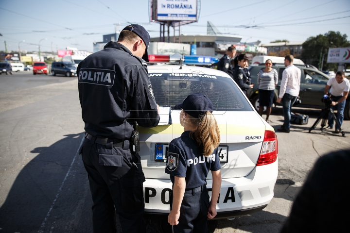 COPII ÎN UNIFORME DE POLIŢIŞTI! Ce le spuneau şoferilor pe care îi opreau în Capitală (FOTOREPORT)