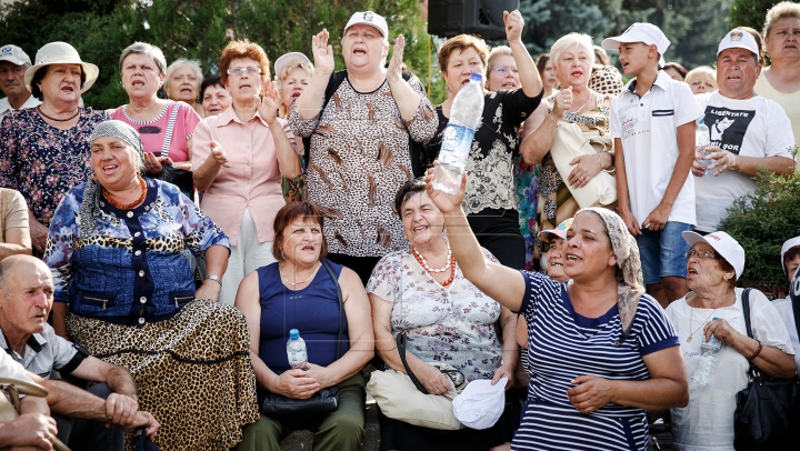 Protest la Judecătoria Buiucani! Sute de oameni cer eliberarea lui Ilan Şor (FOTO)