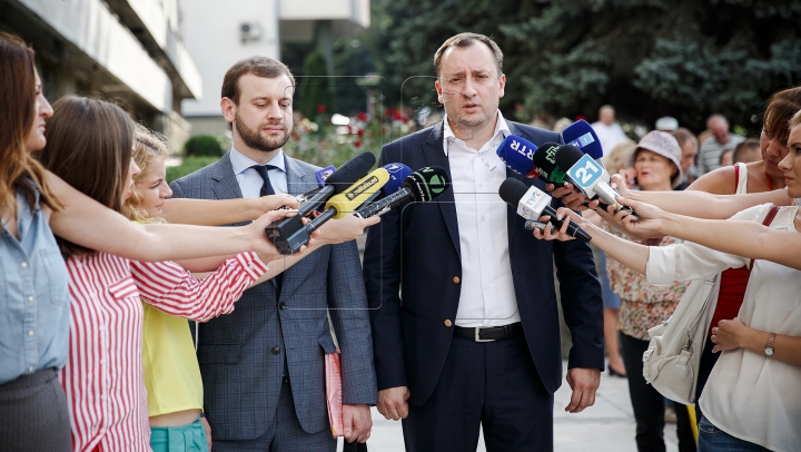 Protest la Judecătoria Buiucani! Sute de oameni cer eliberarea lui Ilan Şor (FOTO)