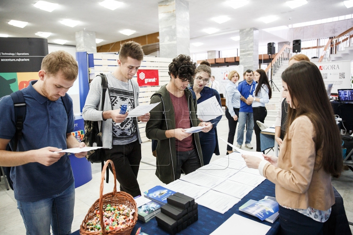 Târgul de Cariere: Cerinţele faţă de potenţialii angajaţi care au venit să-şi caute un job (FOTOREPORT)