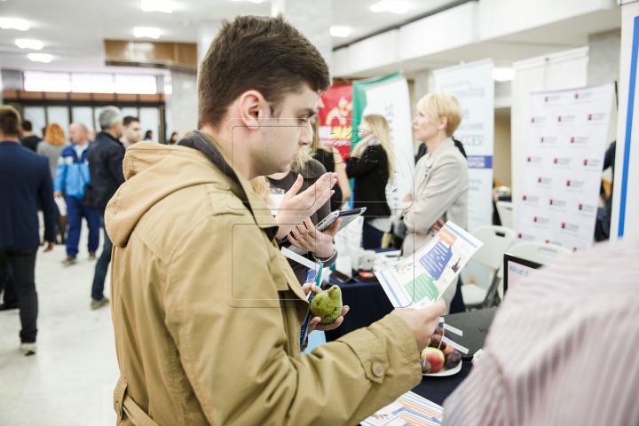 Târgul de Cariere: Cerinţele faţă de potenţialii angajaţi care au venit să-şi caute un job (FOTOREPORT)