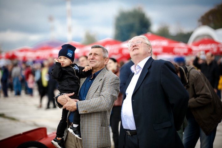 Spectacol aviatic de amploare la Aeroportul Chişinău. Principalele momente ale evenimentului (FOTOREPORT)