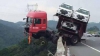 E CEL MAI NOROCOS ŞOFER! Ce i s-a întâmplat unui bărbat care transporta automobile noi (VIDEO)