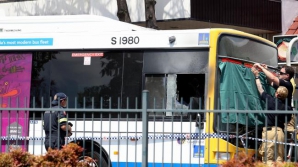 CAZ ÎNFIORĂTOR! Un şofer de autobuz, INCENDIAT de un pasager