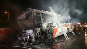 ACCIDENT GRAV în Coreea de Sud: Un autobuz plin cu pasageri a luat foc