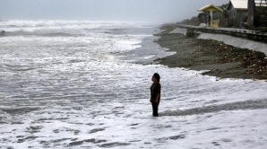 Hong Kong, în ALERTĂ de gradul 8 în așteptarea taifunului Haima: Străzile sunt pustii, zborurile anulate