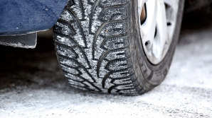 PERICOL PE DRUM! De ce trebuie să ai anvelope de iarnă în sezonul rece. SFATURI şi MOTIVE