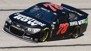 Lupta pentru titlu în NASCAR, tot mai încinsă! Martin Truex, lider în clasament după victoria de la Dover