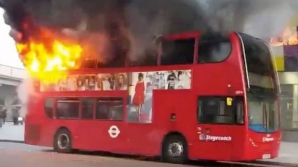 Două autobuze din Mexic şi Marea Britanie au fost DISTRUSE DE FLĂCĂRI