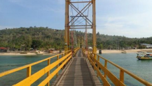 Cel puțin opt persoane au murit, iar alte 30 au fost rănite în urma prăbuşirii unui pod