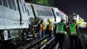 GRAV ACCIDENT FEROVIAR: 11 oameni au fost răniţi, după ce un tren cu sute de pasageri a deraiat