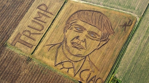 PORTRET URIAŞ al candidatului republican, Donald Trump, pe un câmp de lângă Verona