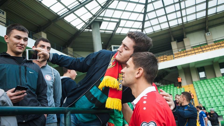 Premieră pentru suporterii naţionalei. Tricolorii au organizat un antrenament deschis pentru fani (FOTO)