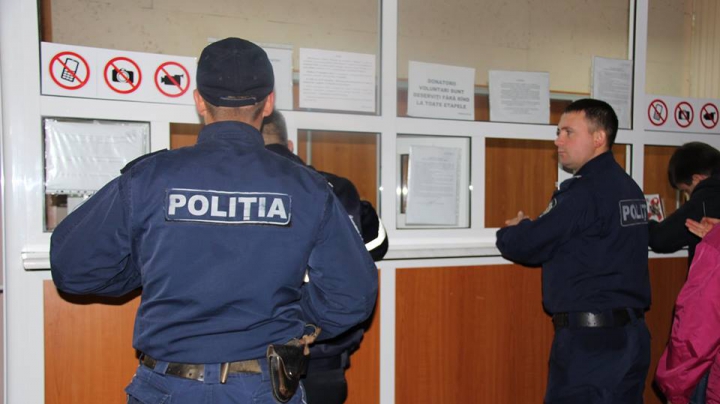 Gest demn de laudă! Zeci de poliţişti au donat sânge pentru micuţii diagnosticaţi cu leucemie (FOTO)