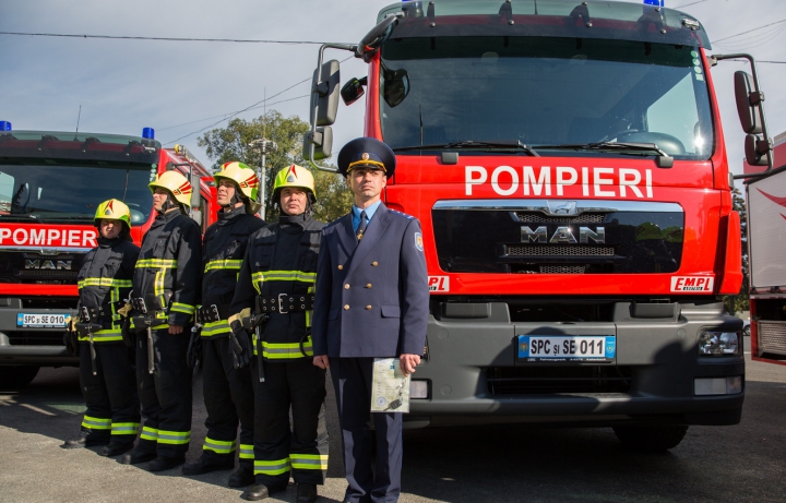 Ceremonia de primire a noilor autospeciale de intervenţie pentru salvatori. IMAGINI FILMATE CU DRONA