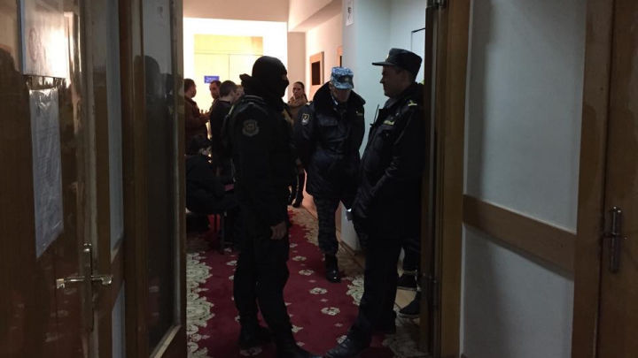 MANDAT DE ARESTARE. Se decide soarta celor 28 de inspectori de patrulare, reţinuţi pentru luare de mită