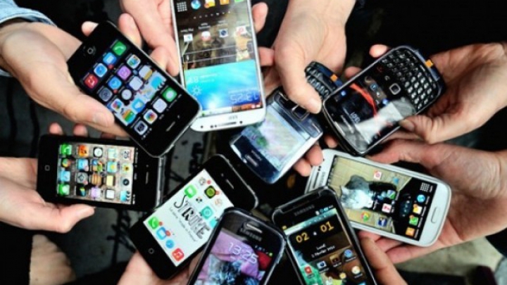 Studiu: Accesările de pe mobil vor reprezenta 75 la sută din traficul de date pe internet, până anul viitor