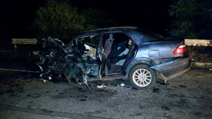 GRAV ACCIDENT la Cernăuţi. Doi moldoveni şi-au pierdut viaţa după ce au fost loviţi din plin (FOTO)