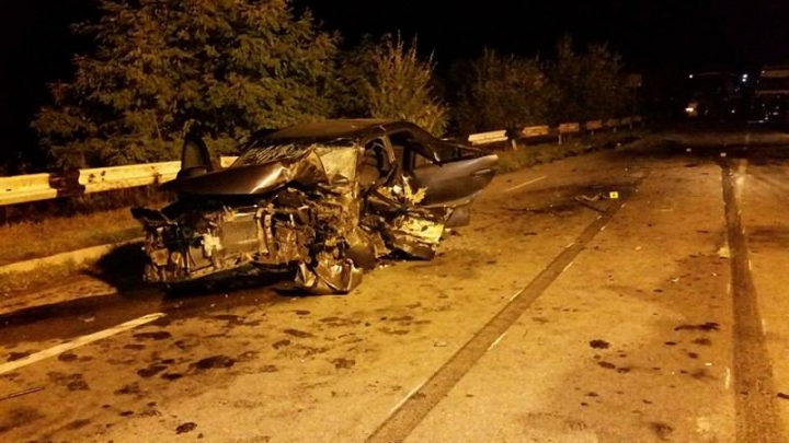 GRAV ACCIDENT la Cernăuţi. Doi moldoveni şi-au pierdut viaţa după ce au fost loviţi din plin (FOTO)