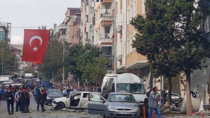 ATENTAT TERORIST la Istanbul! O maşină-capcană a explodat la o secţie de poliţie (VIDEO)
