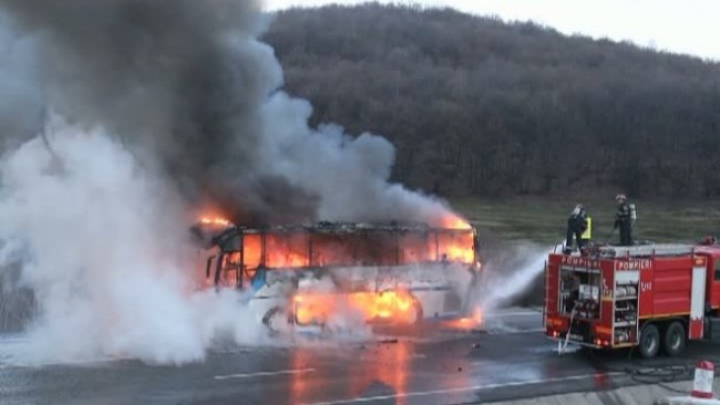 Un autocar de rută din Cahul, mistuit de FLĂCĂRI. Cum s-a întâmplat totul (VIDEO)