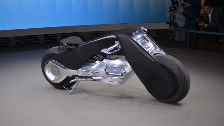 MOTOCICLETA VIITORULUI! Conceptul jubiliar pe două roţi prezentat de BMW (VIDEO)