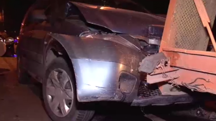 ACCIDENT din neatenţie. Un taxi a intrat într-o autospecială (VIDEO)