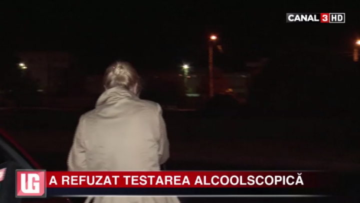 Şoferiţă NEDISCIPLINATĂ! S-a izbit de un sens giratoriu şi a refuzat testarea alcoolscopică (VIDEO)