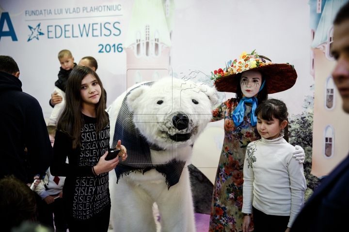 Seara surprizelor "Edelweiss"! O familie din Hânceşti a primit în dar o casă (FOTOREPORT)